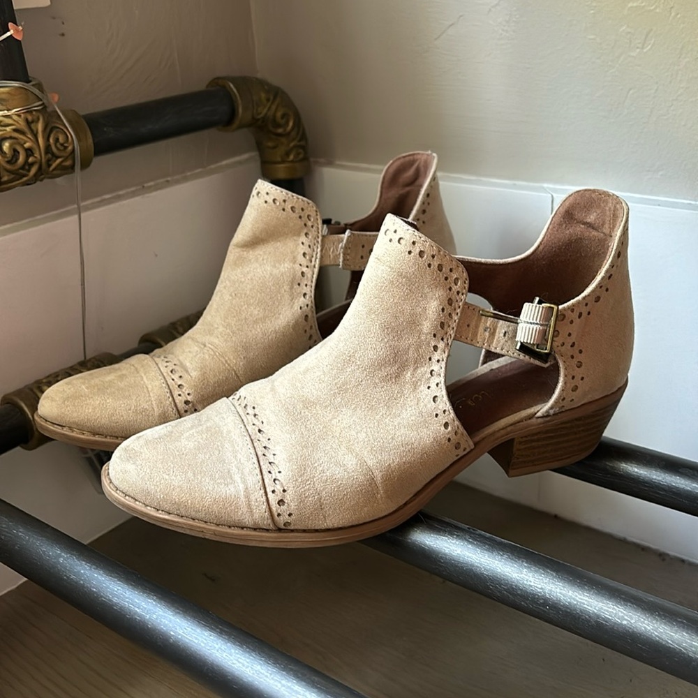 Altar’d State pointy boots
